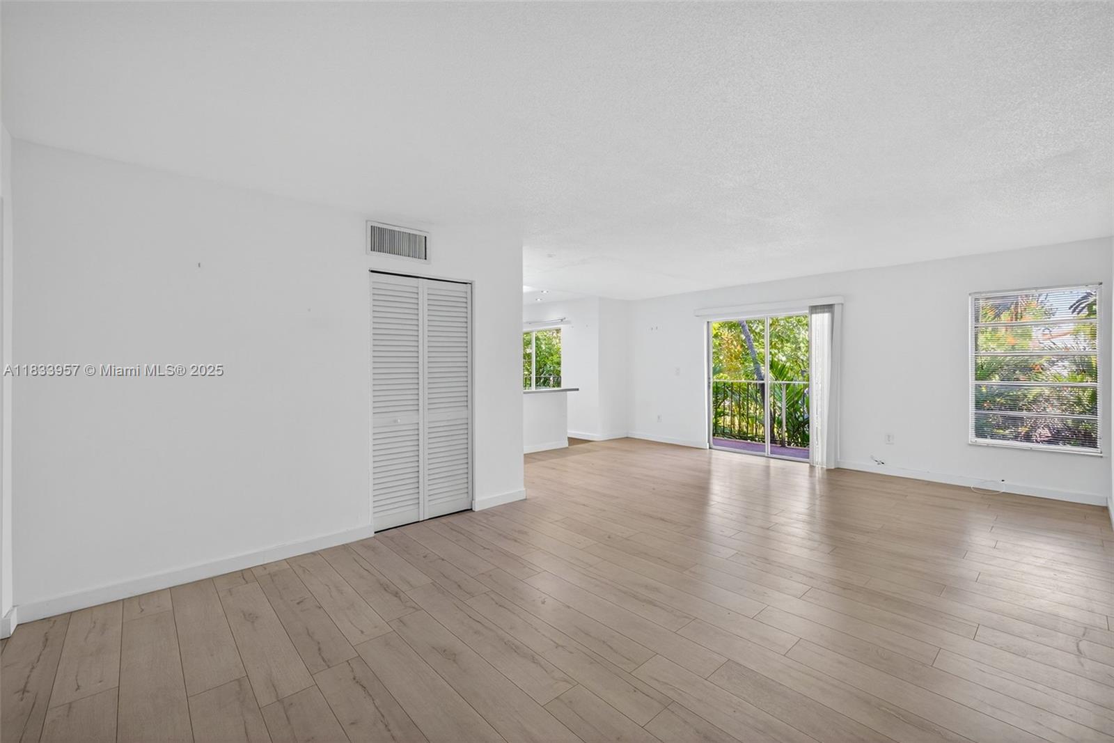 1821 Jefferson Ave 202