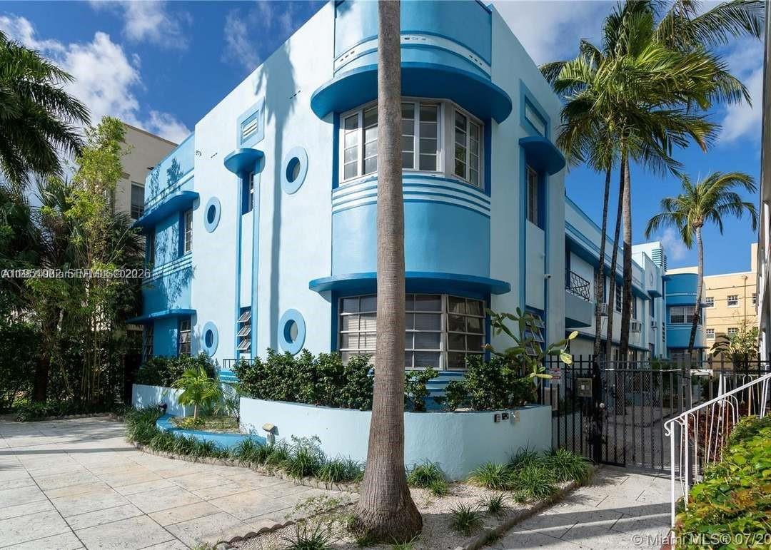 THE VINTAGE EAST CONDO - Residential