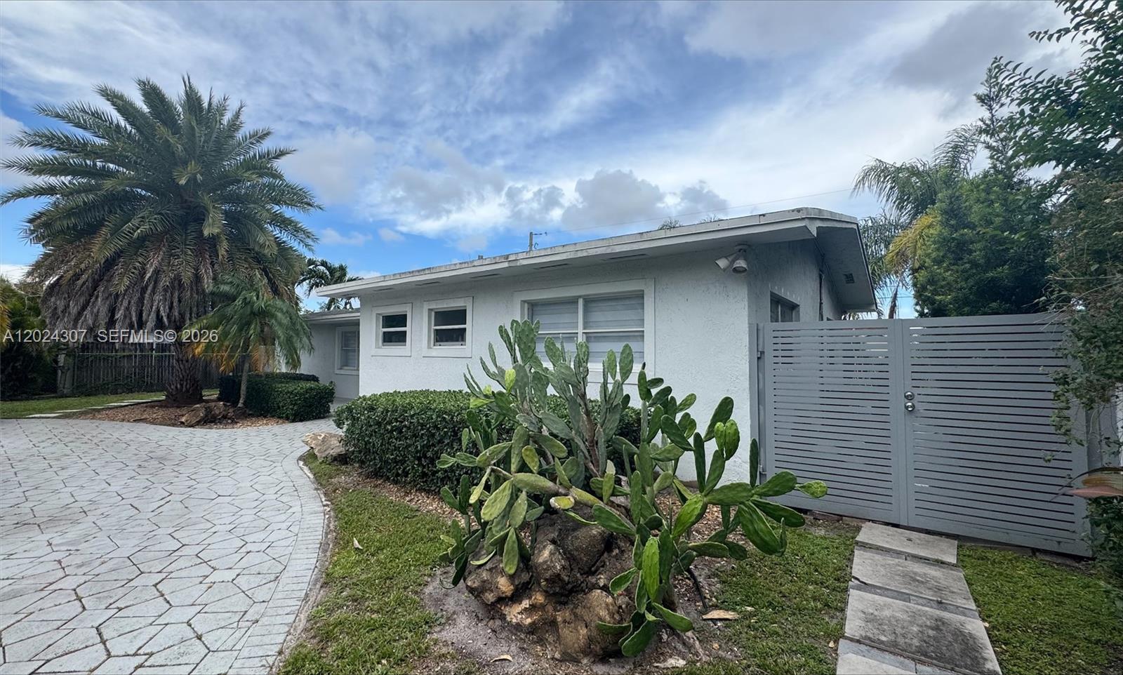 PALM SPRINGS SUB SEC B 4T - Residential Lease