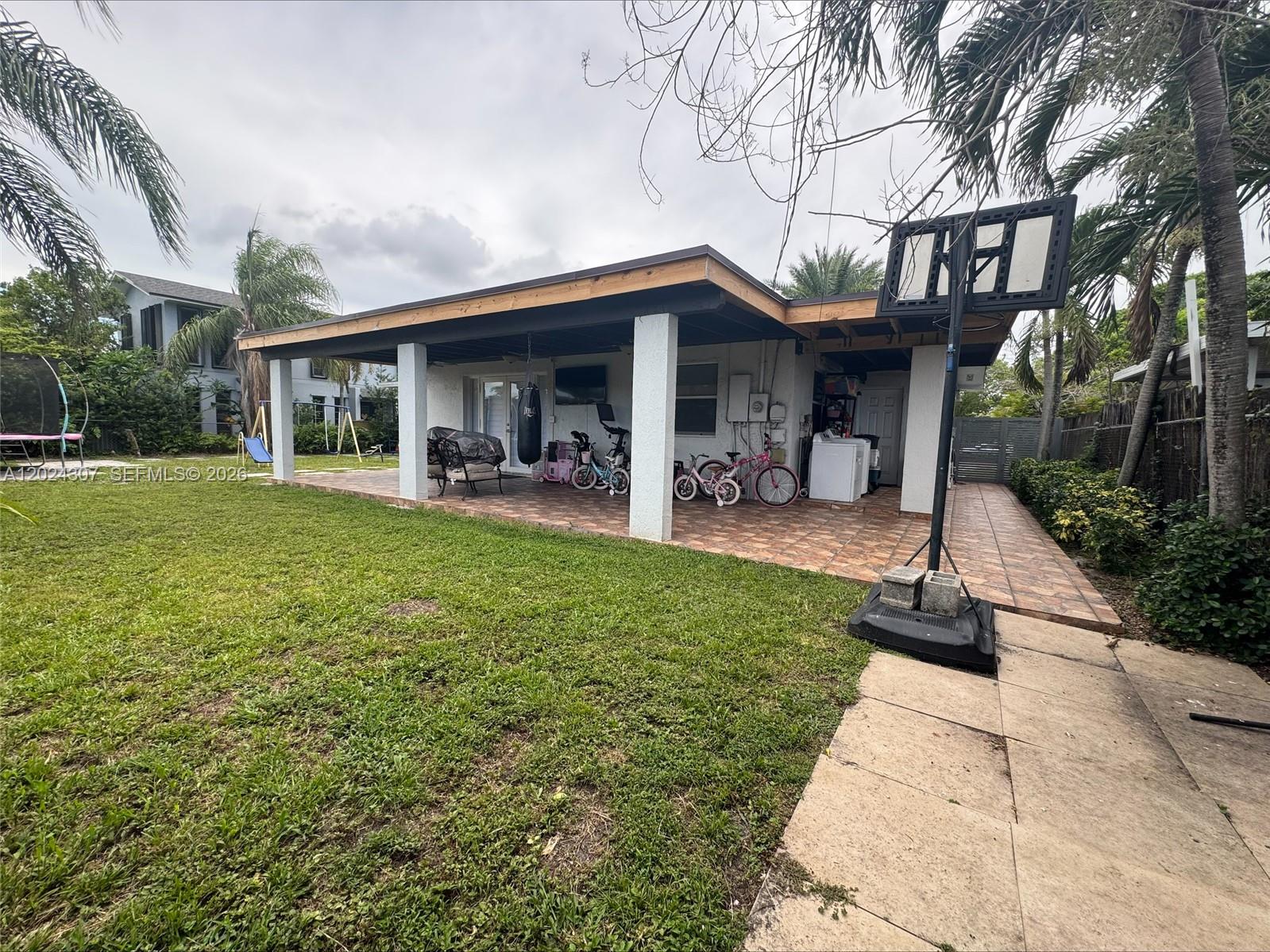 PALM SPRINGS SUB SEC B 4T - Residential Lease