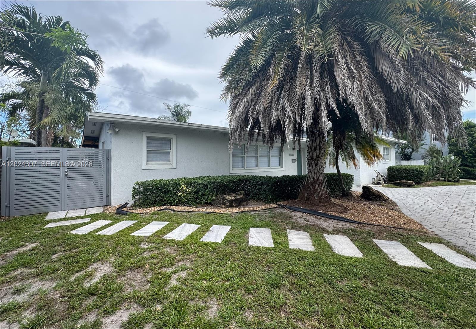 PALM SPRINGS SUB SEC B 4T - Residential Lease