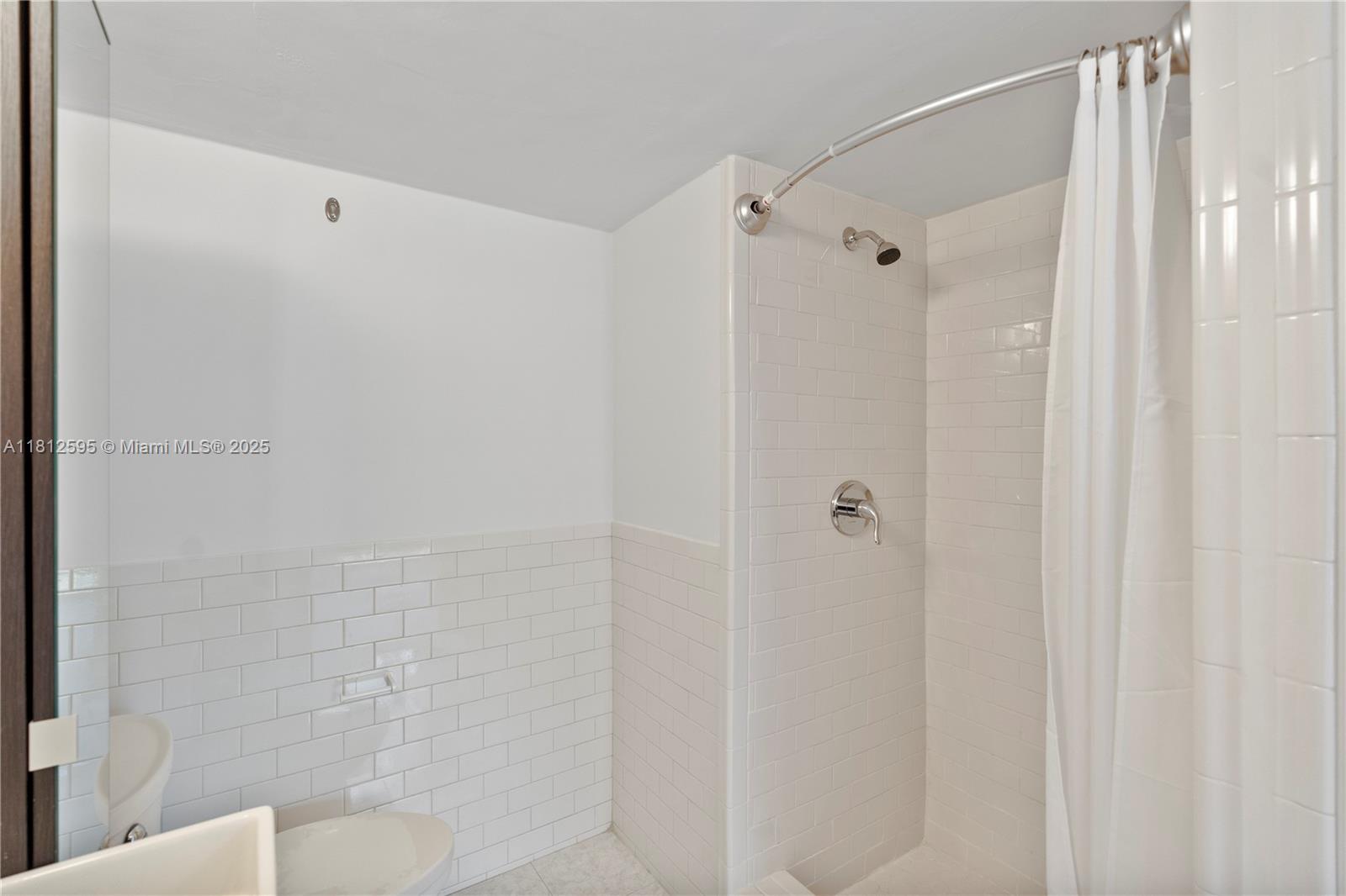 DADELAND GROVE CONDO - Residential Lease