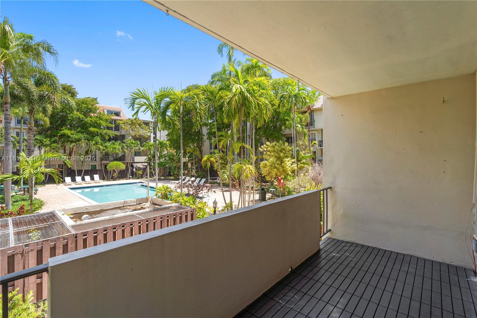 DADELAND GROVE CONDO - Residential Lease