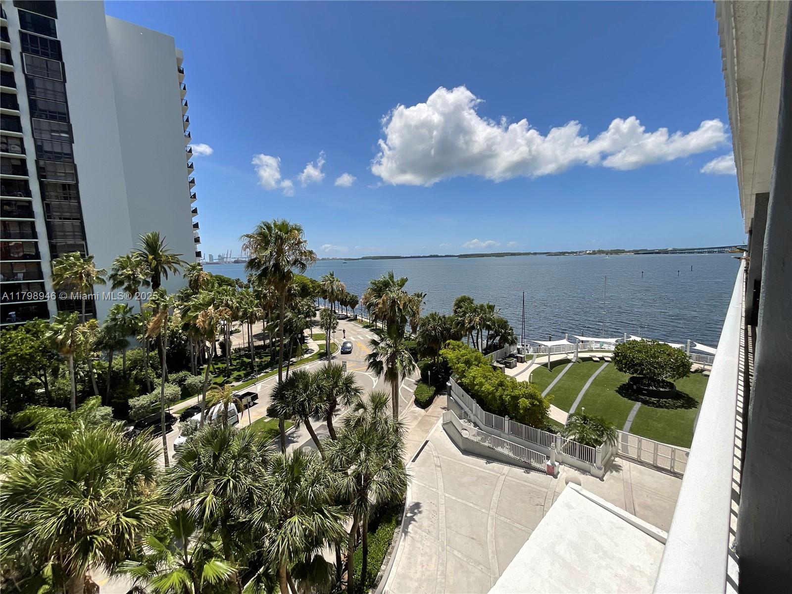 200 Se 15th Rd 7H, Miami, Broward County, Florida - 1 Bedrooms  
2 Bathrooms - 