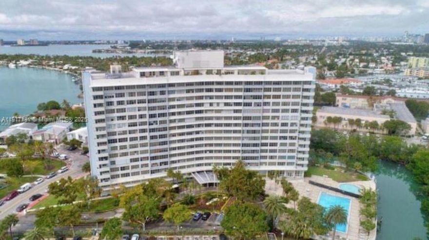 Perfect Rental! 2 Bed 2 Bath PLUS DEN! Open kitchen with breakfast area. PARTIALLY FURNISHED. Laundry on each floor. 24hr Front desk. Great location, minutes drive to South Beach, Downtown, Bal Harbor, Miami Airport and much more! (SEE BROKER REMARKS)