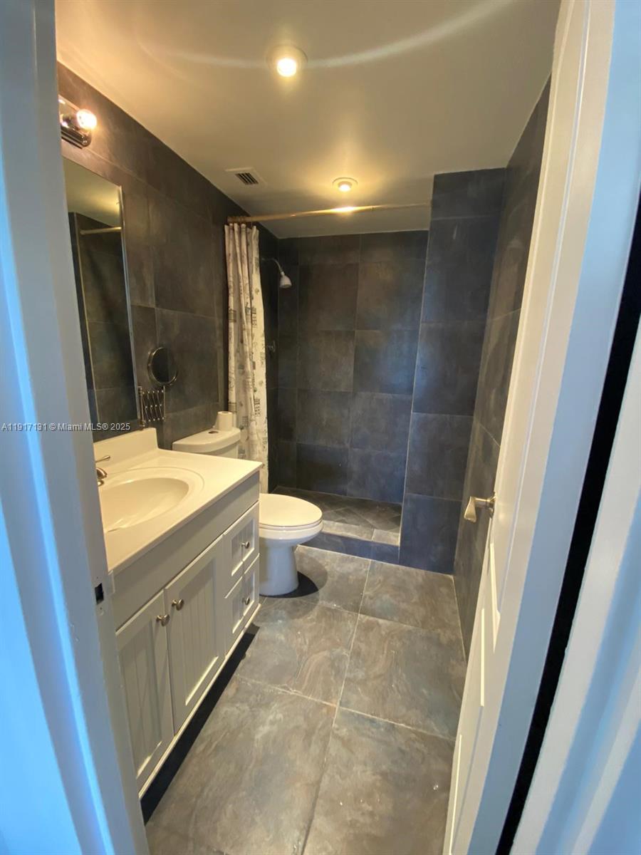 PARKVIEW POINT CONDO - Residential Lease