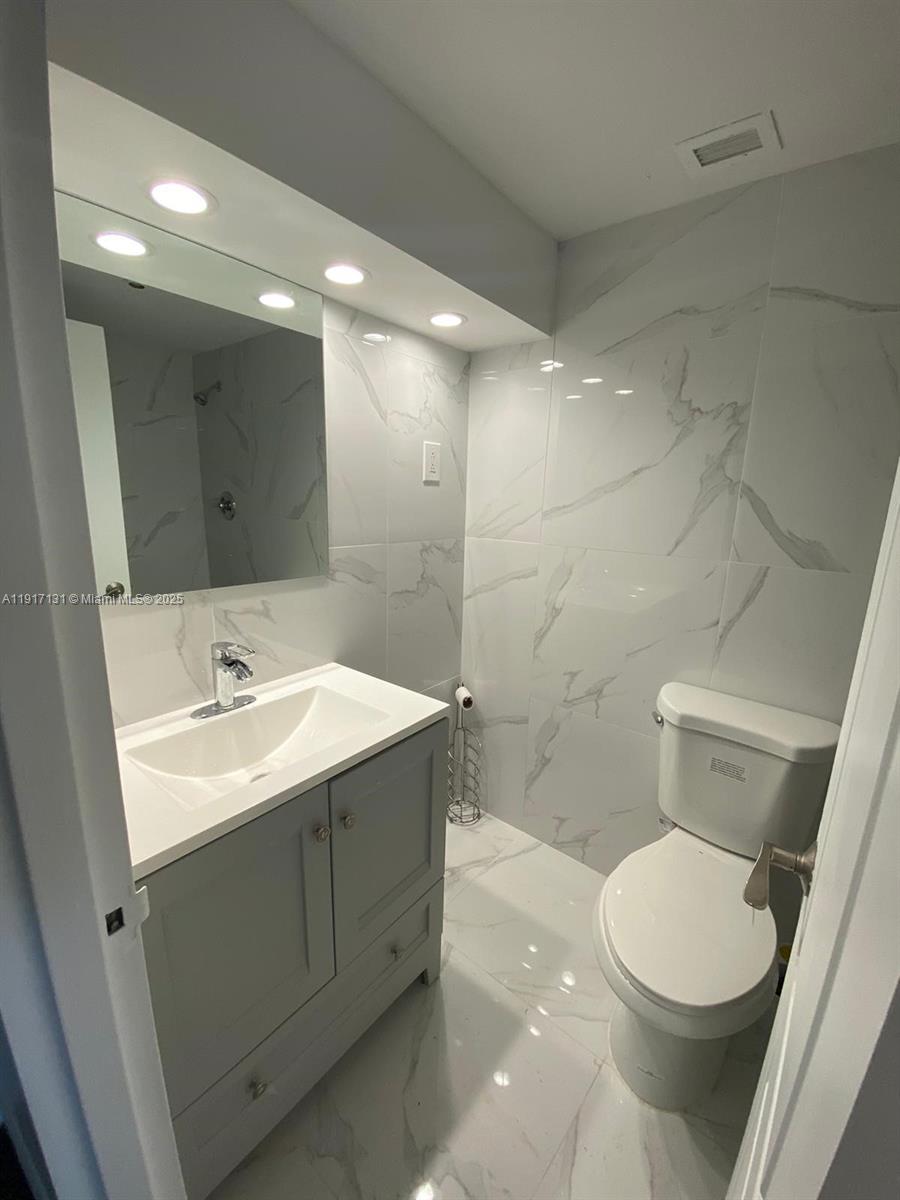 PARKVIEW POINT CONDO - Residential Lease