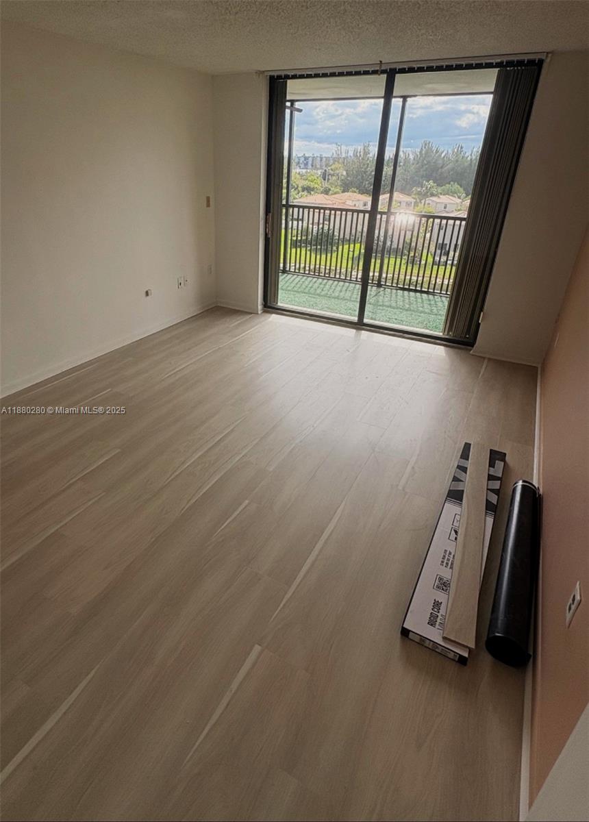 CHANTILLY CONDO - Residential