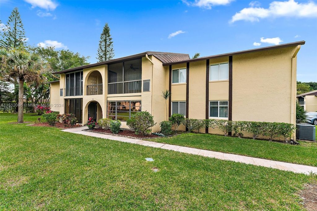 Photo of 310 Pine Ridge Cir #B-1, Green Acres, FL 33463 (MLS # A11512086)