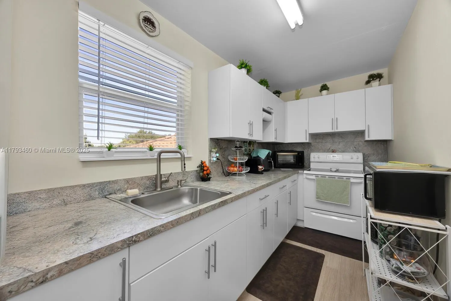 Miami, Florida 33135, United States, ,Residential,Pending,119526