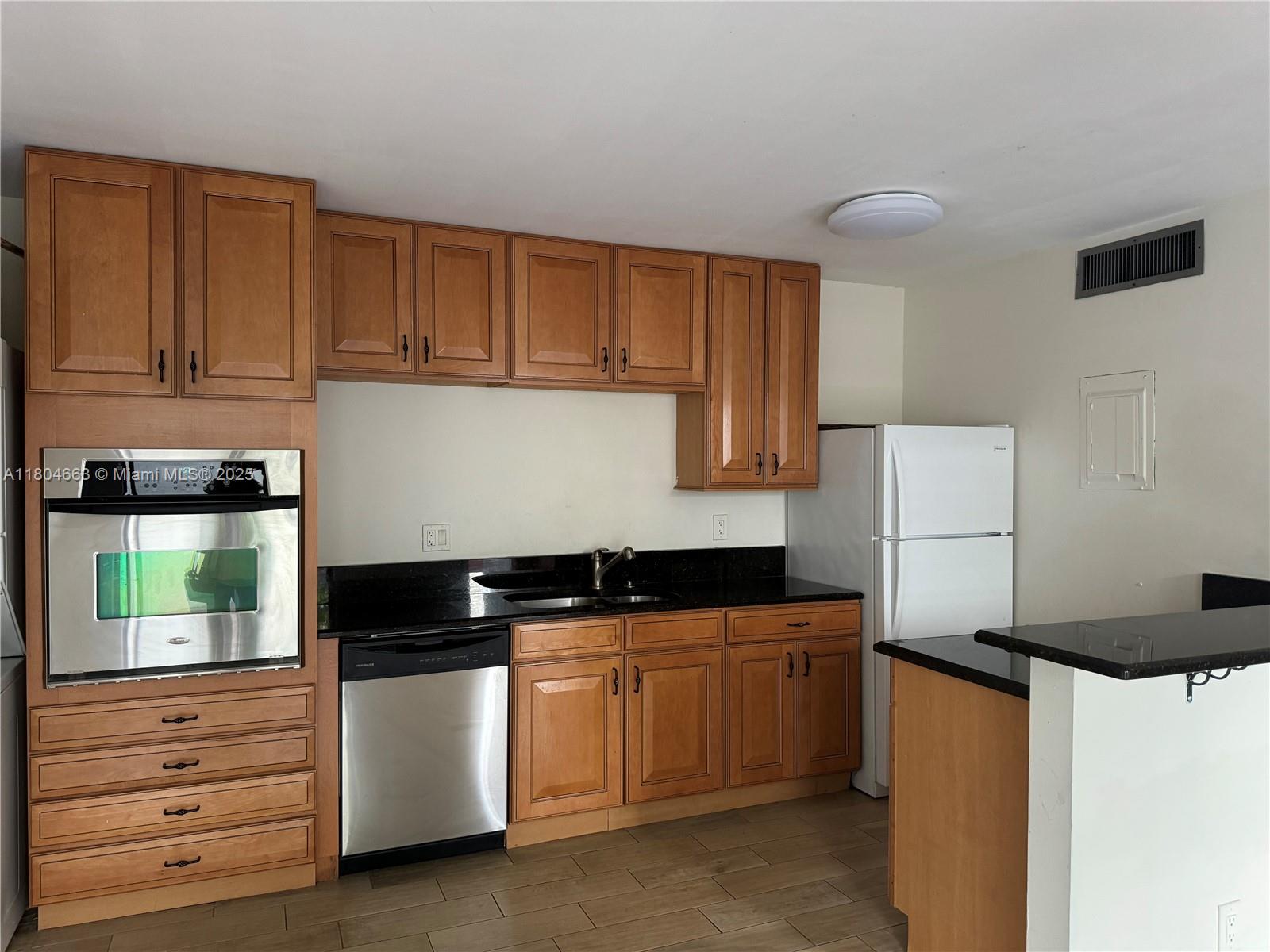 Located in the Gated Community of Eden Place. Very spacious 1 bedroom, 1 bathroom. Open Kitchen with plenty of counter space. Spacious bedroom and roman bathtub. Full size washer and dryer. Minutes from downtown West Palm Beach (City Place / Rosemary Square), Palm Beach Outlets, restaurants and shopping.