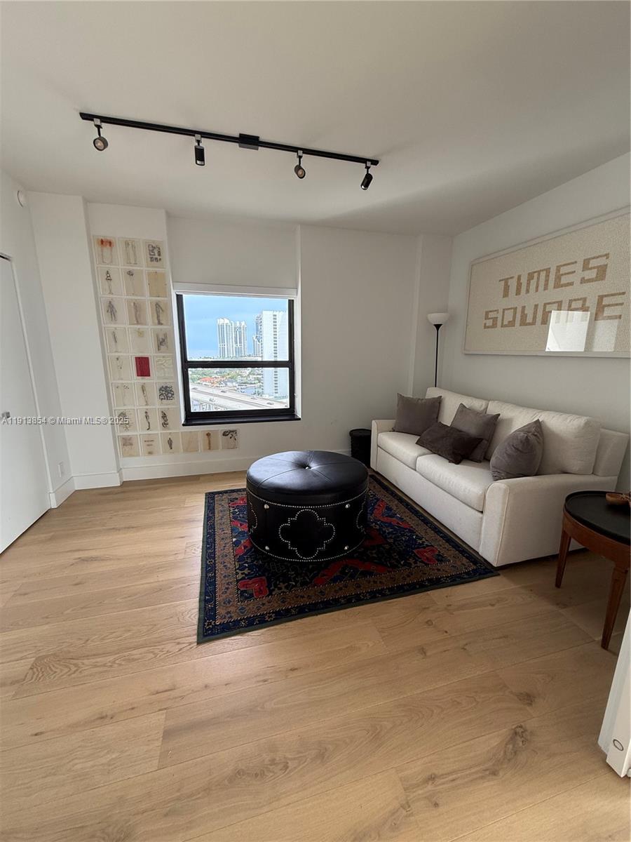 MARINA TOWER CONDO - Residential Lease