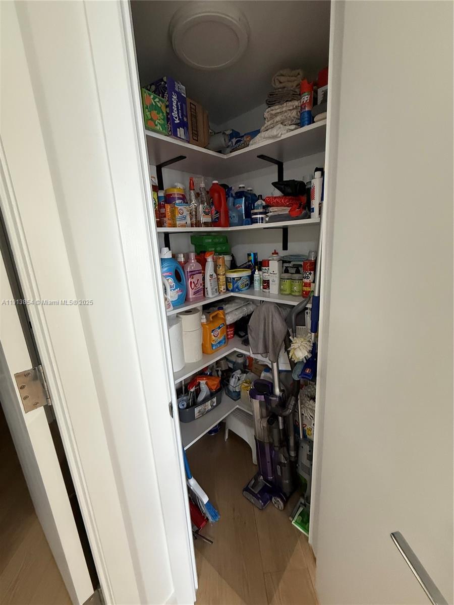 MARINA TOWER CONDO - Residential Lease