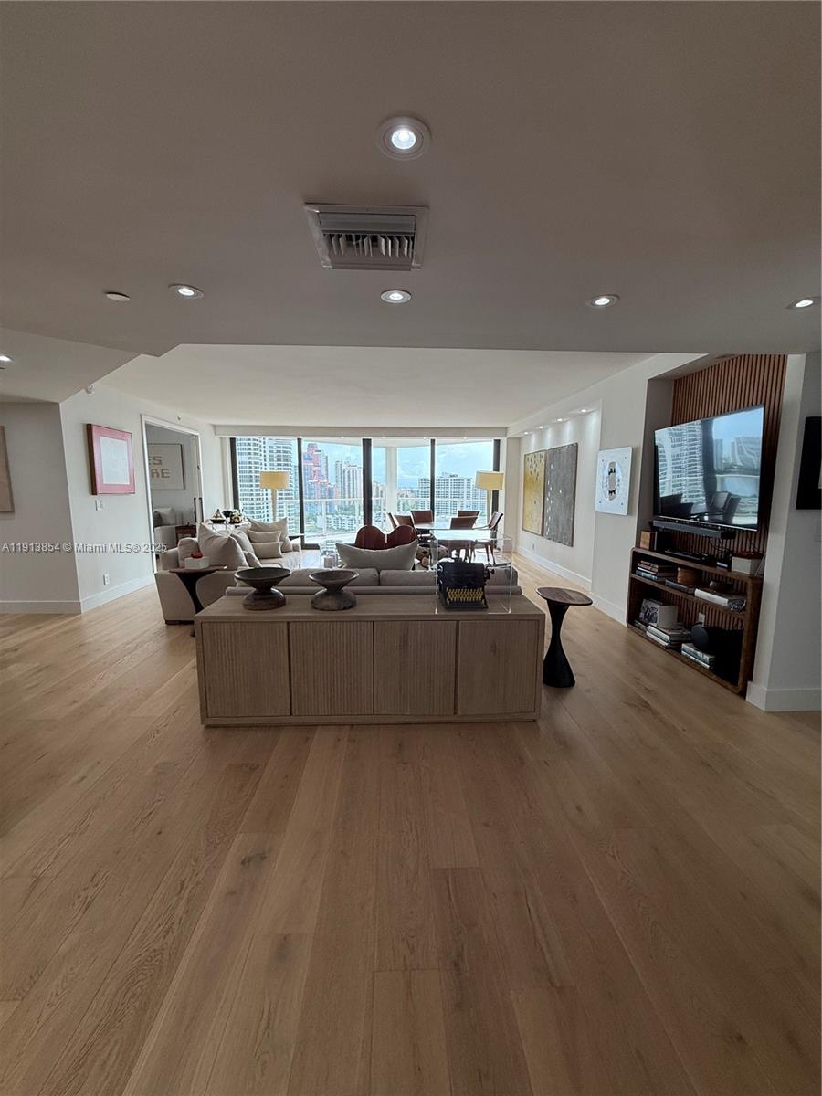 MARINA TOWER CONDO - Residential Lease