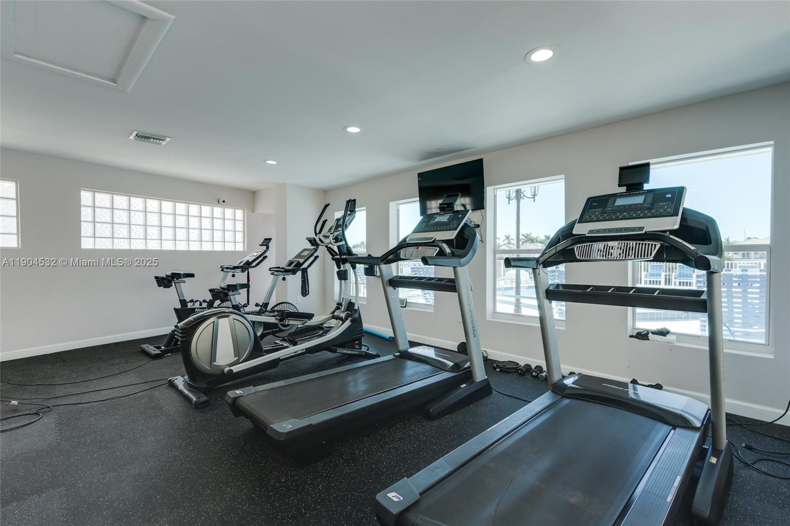 TRAFALGAR TOWERS CONDOMIN - Residential