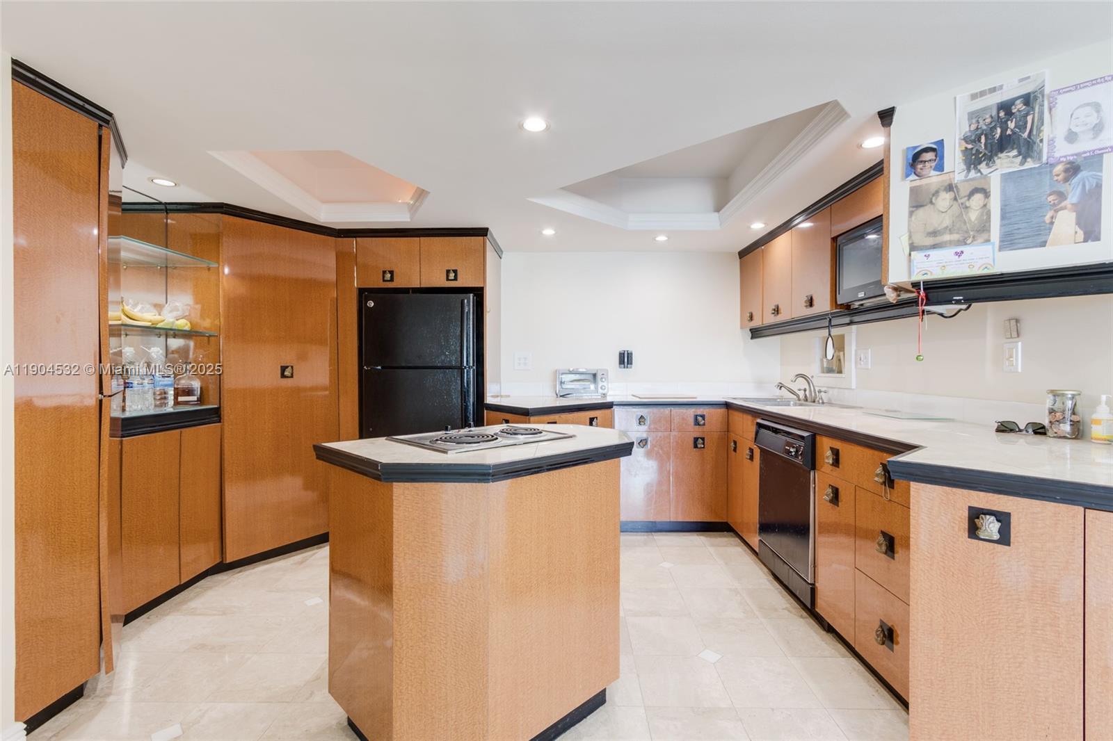 TRAFALGAR TOWERS CONDOMIN - Residential