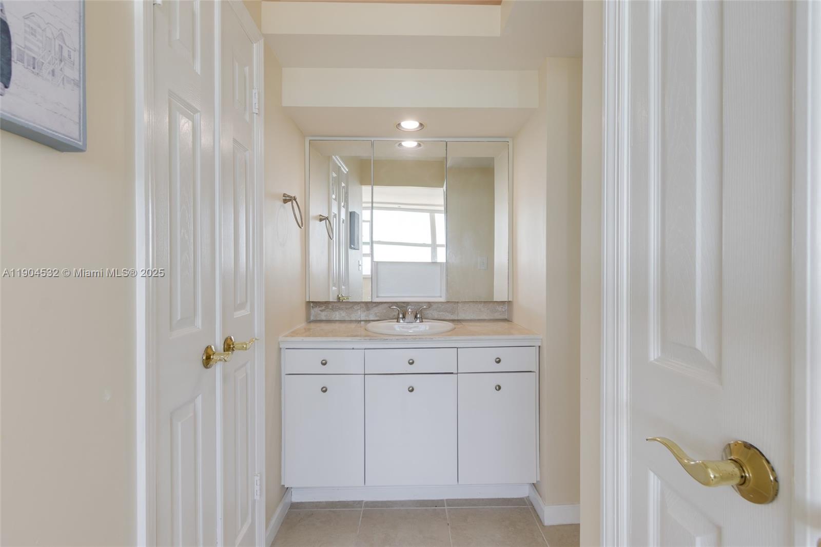 TRAFALGAR TOWERS CONDOMIN - Residential