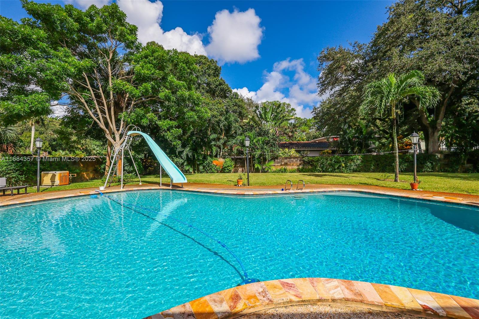 RIVERLAND - Residential