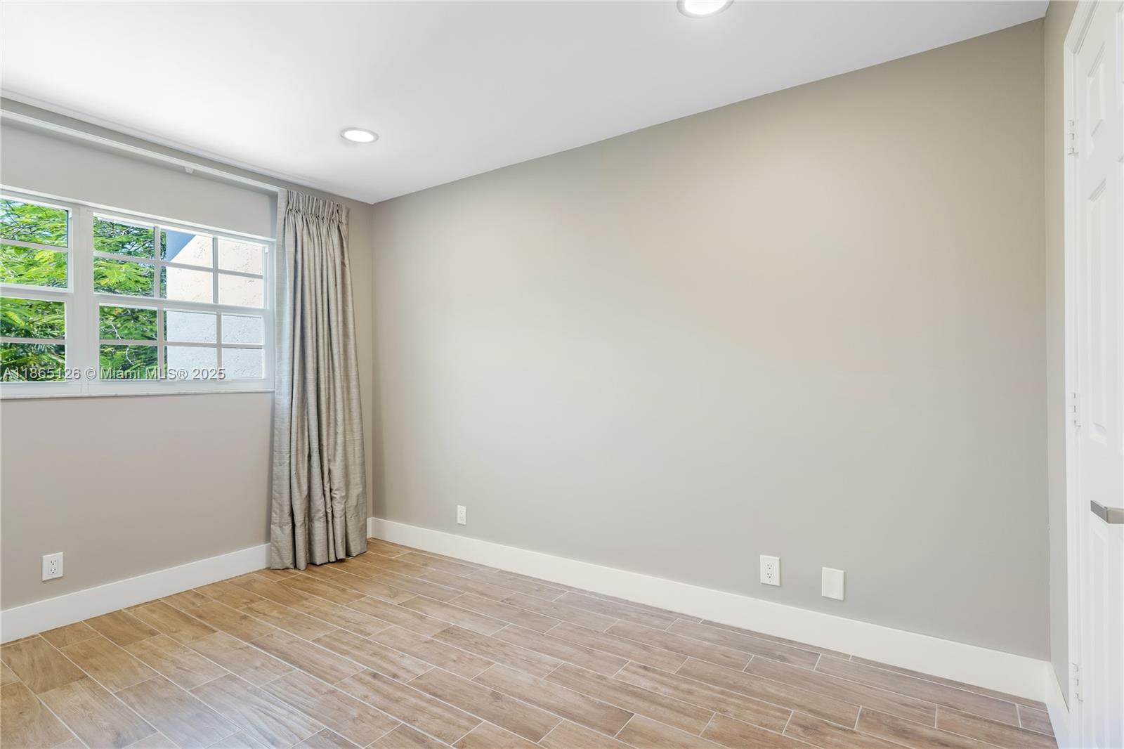 VILLAS LAS OLAS CONDO - Residential Lease