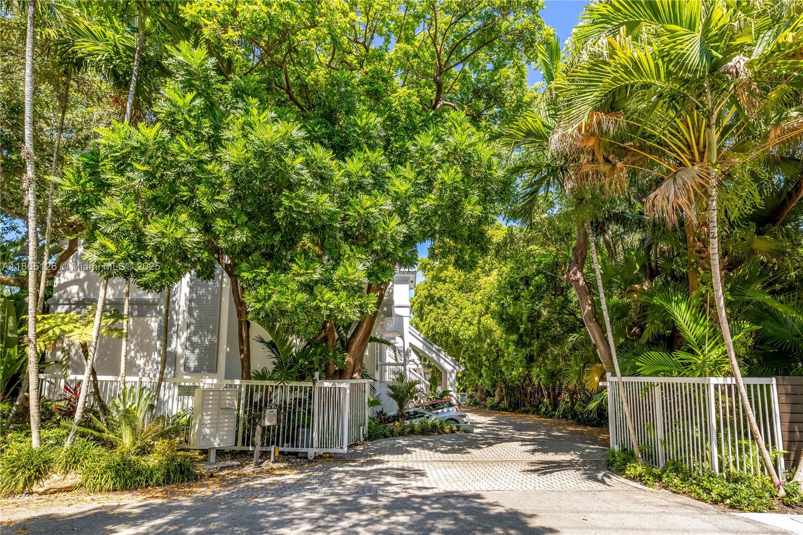 VILLAS LAS OLAS CONDO - Residential Lease