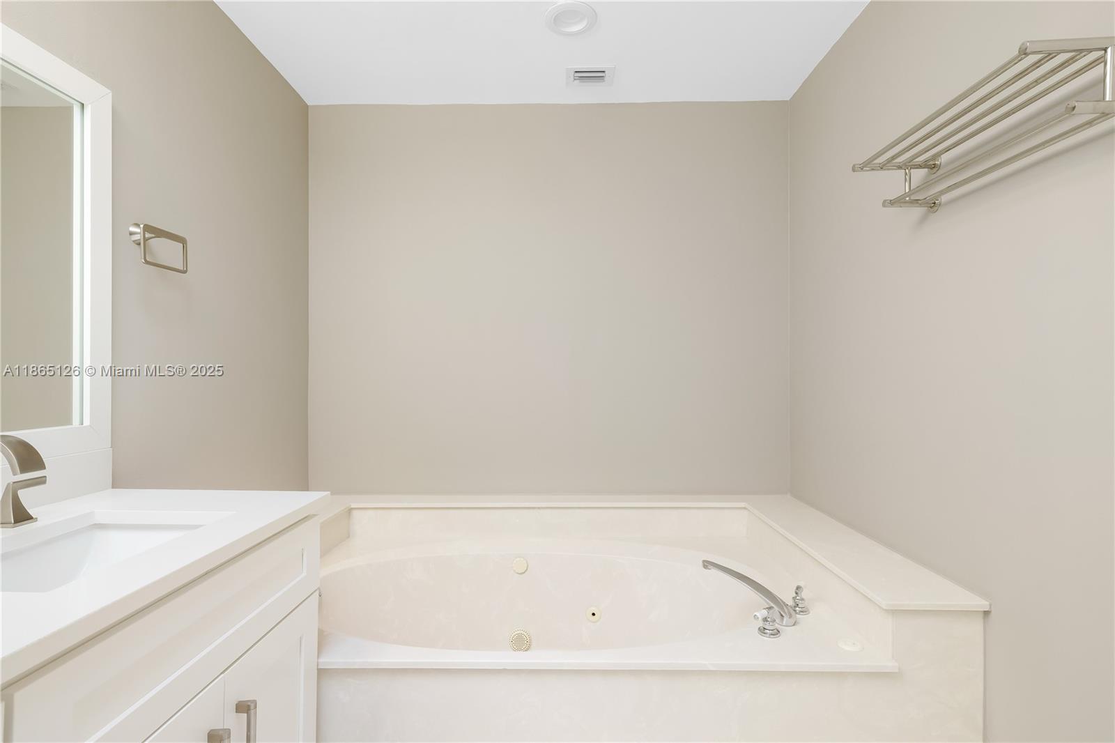 VILLAS LAS OLAS CONDO - Residential Lease