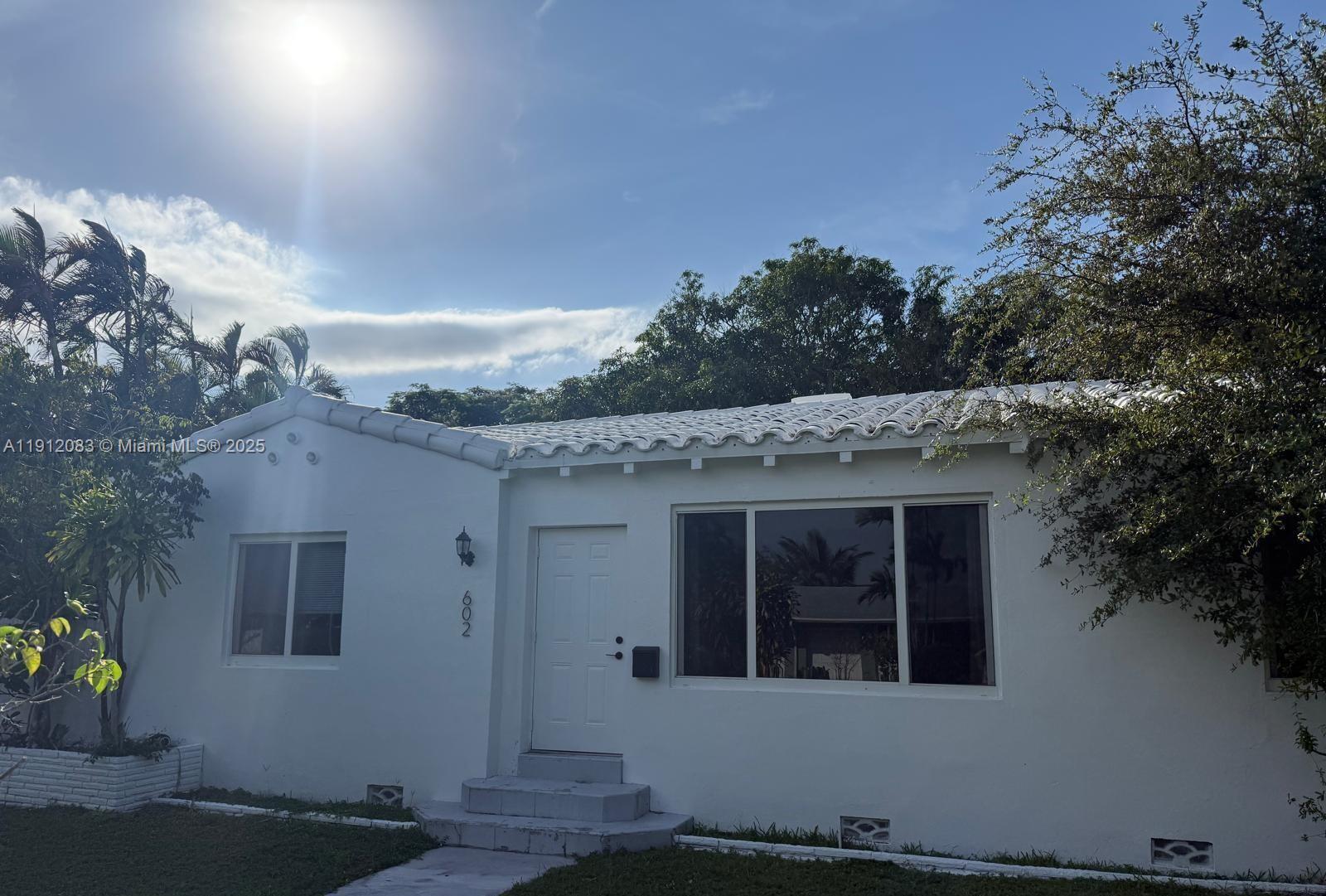 DANIA HEIGHTS EXT - Residential