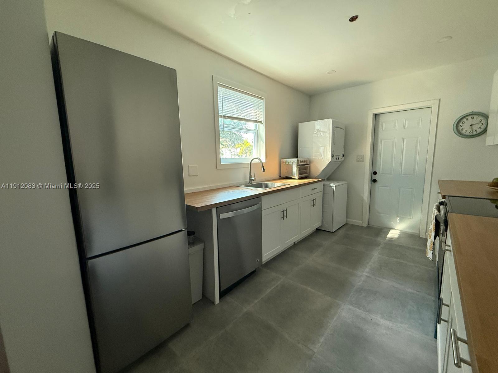 DANIA HEIGHTS EXT - Residential