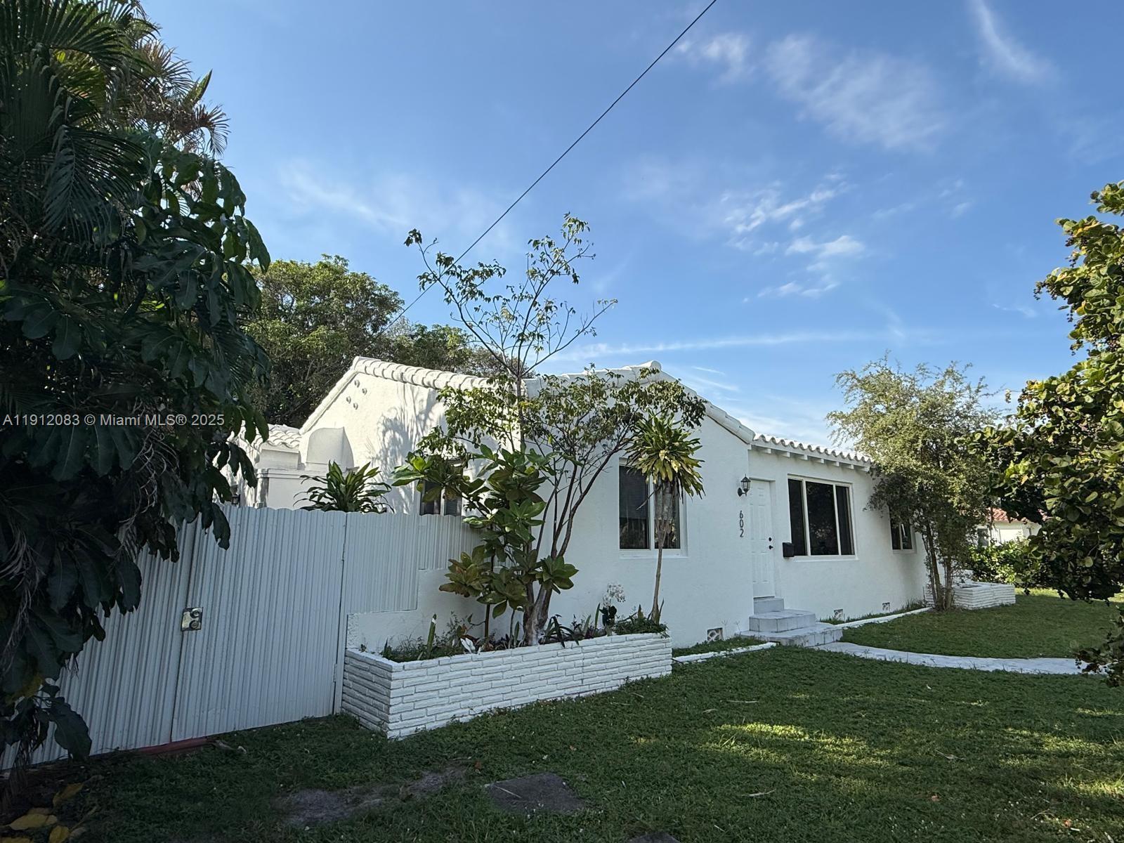 DANIA HEIGHTS EXT - Residential