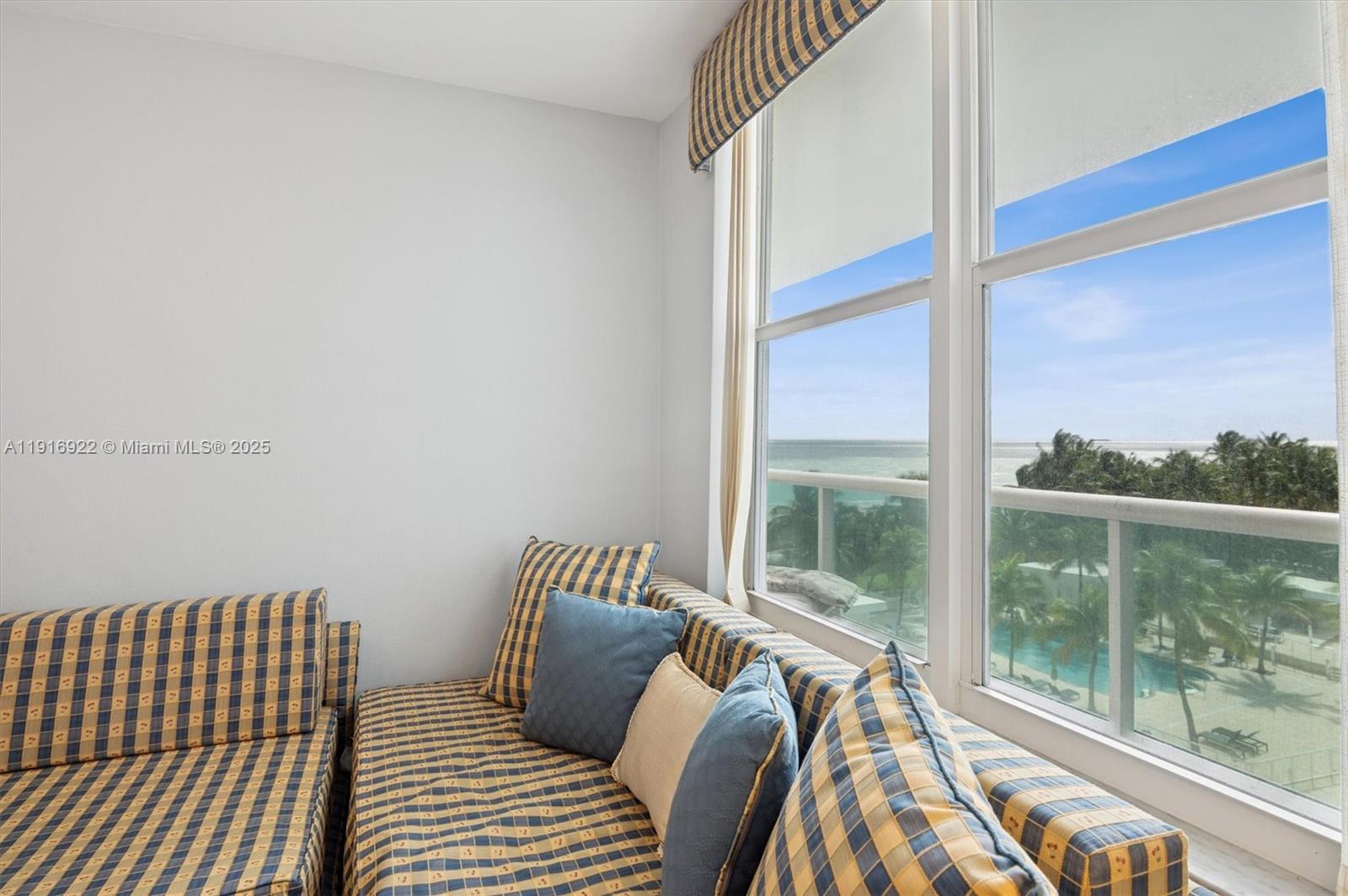 0HE CARRIAGE CLUB SOUTH C - Residential