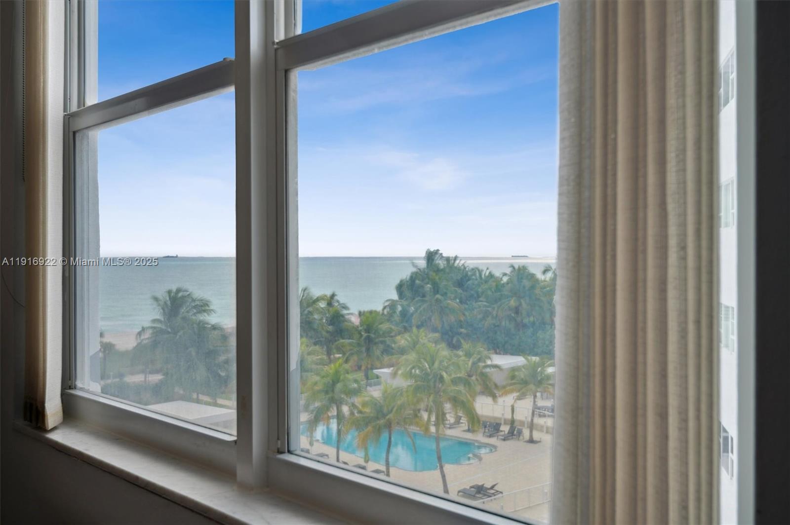 0HE CARRIAGE CLUB SOUTH C - Residential