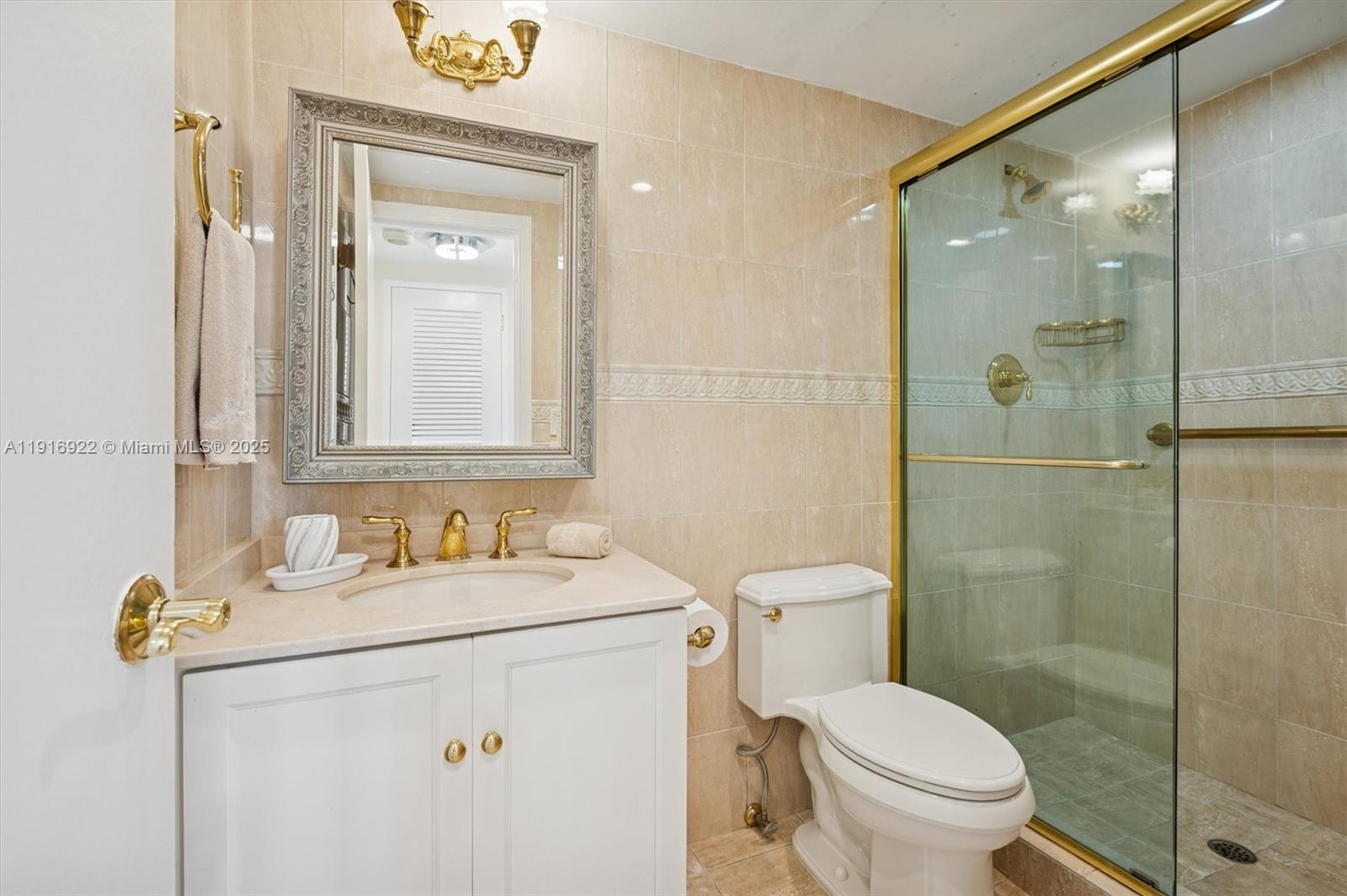 0HE CARRIAGE CLUB SOUTH C - Residential