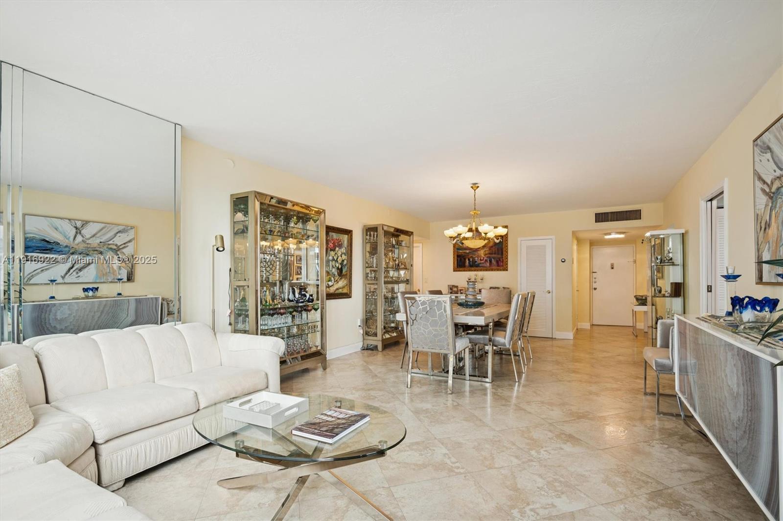 0HE CARRIAGE CLUB SOUTH C - Residential