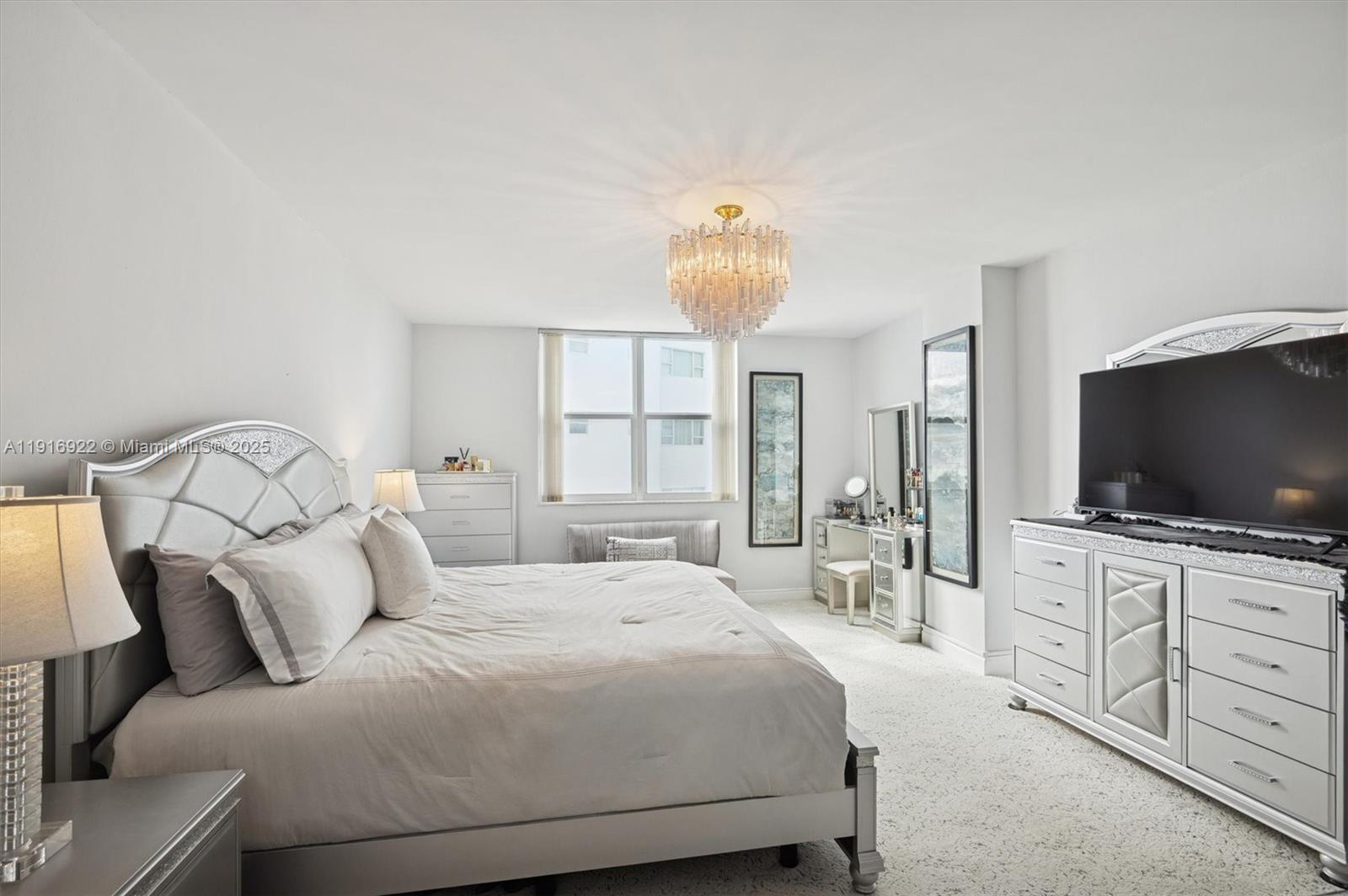 0HE CARRIAGE CLUB SOUTH C - Residential