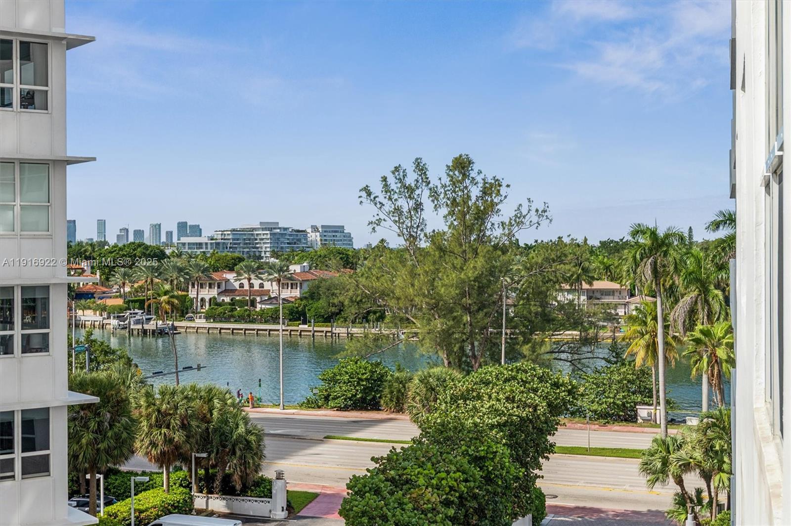 0HE CARRIAGE CLUB SOUTH C - Residential