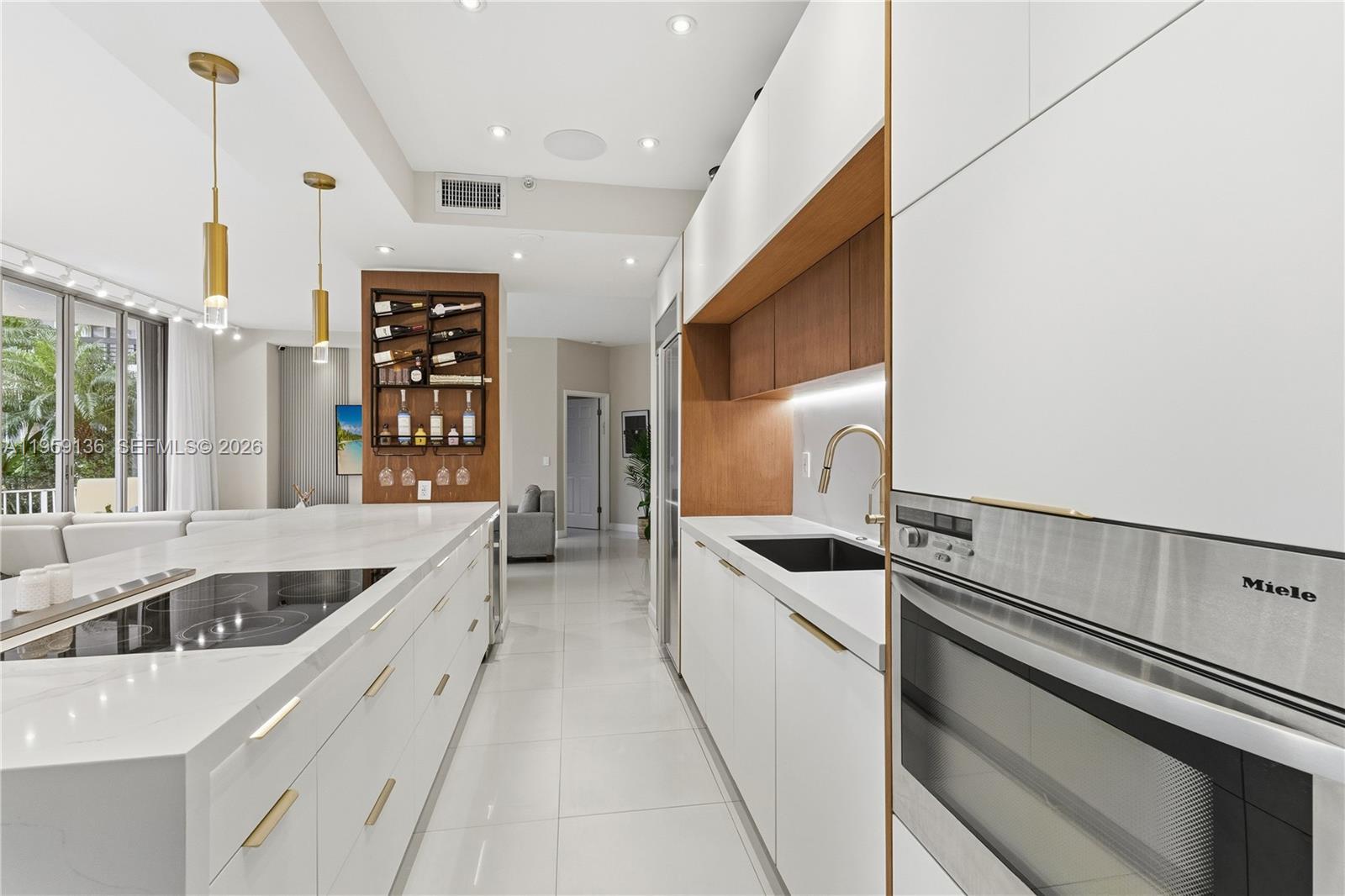 3500 Mystic Pointe Dr 104