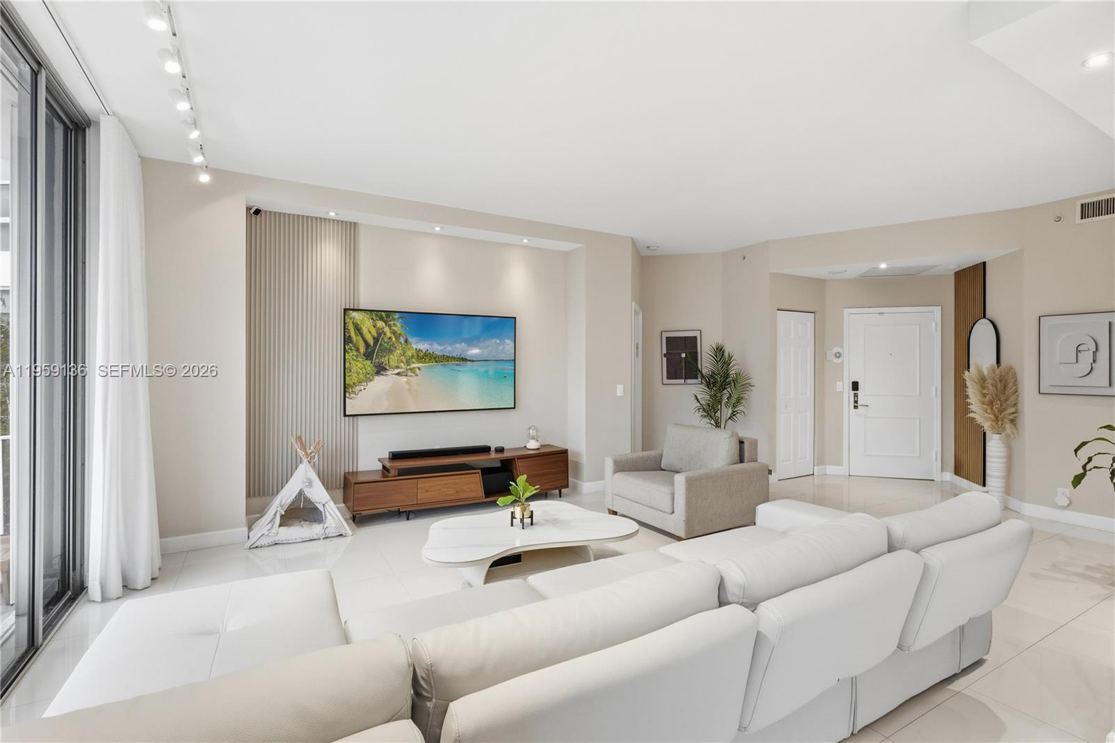 MYSTIC POINTE AT AVENTURA - Residential