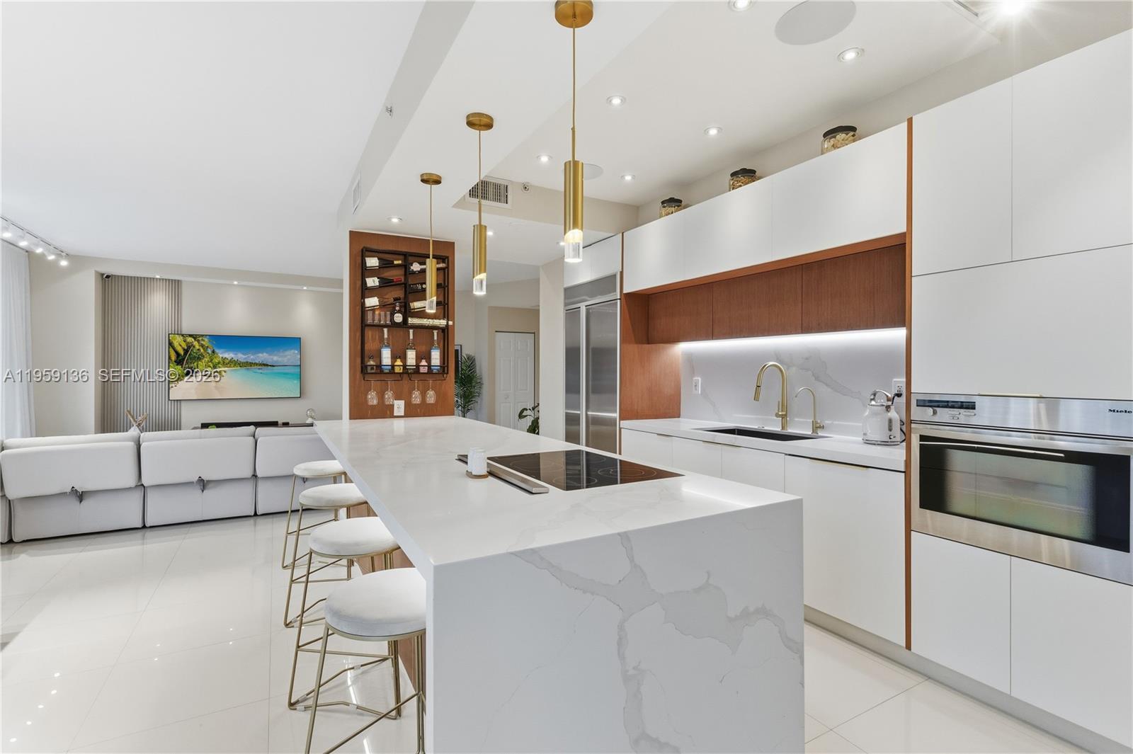 3500 Mystic Pointe Dr 104