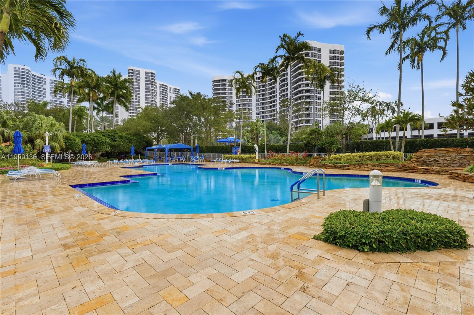 MYSTIC POINTE AT AVENTURA - Residential