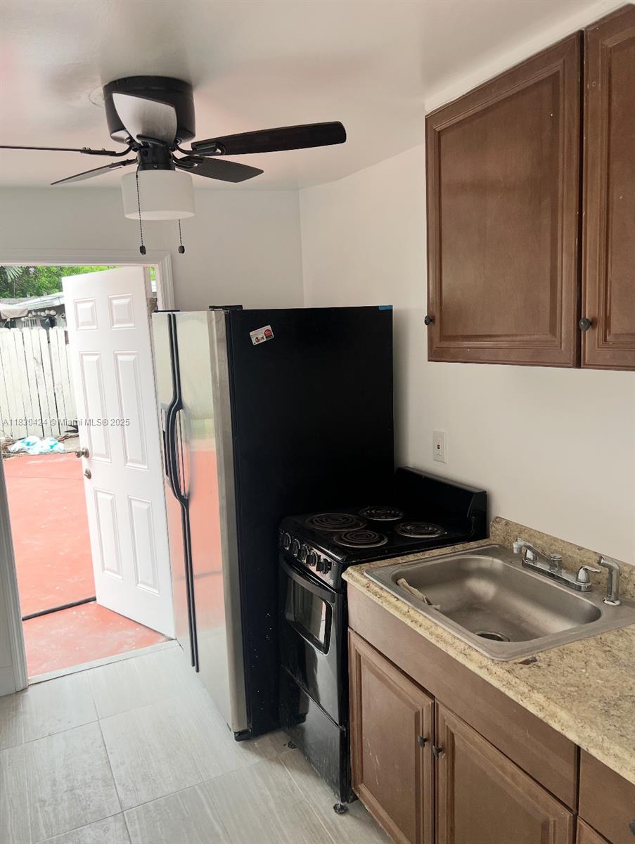 Be the first to live in this brand new efficiency in Fort Lauderdale. Features private entrance, modern finishes, and kitchenette. Water and electricity included. Same day approval. No credit required! Perfect for one person or a couple. Prime location near I-95, downtown, and beaches. Won’t last – call now to secure your new home today!