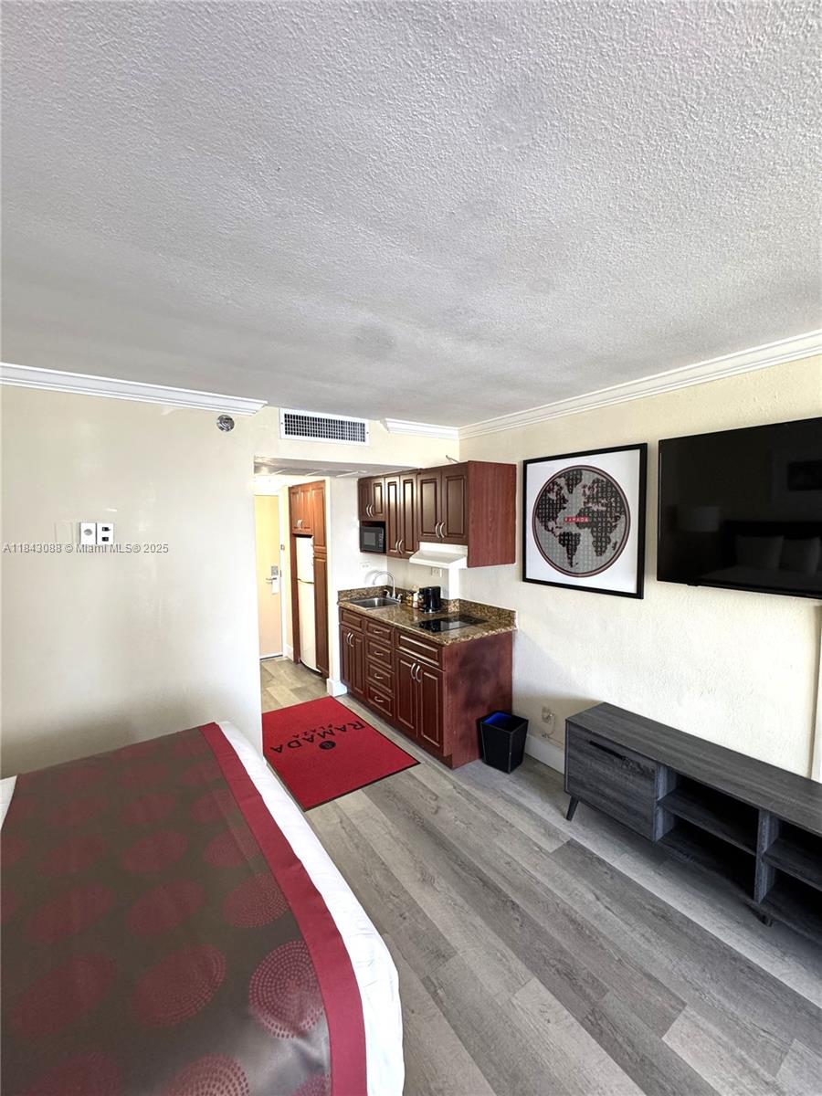 19201 Collins Ave 1103, Sunny Isles Beach, FL, 33160/$120,000 2 19201 Collins Ave 1103