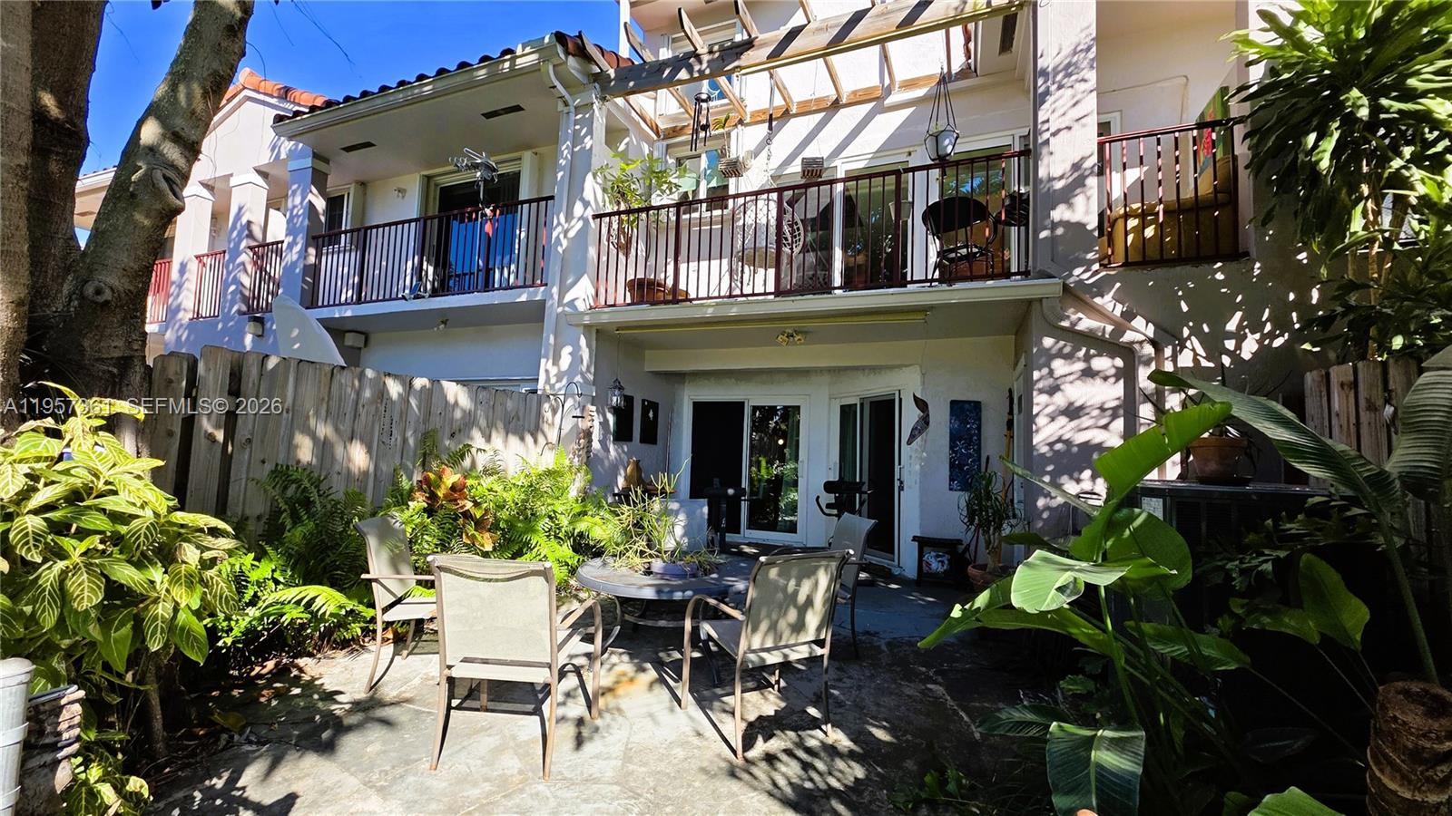 VILLAS AT THE HAMMOCKS CO - Residential