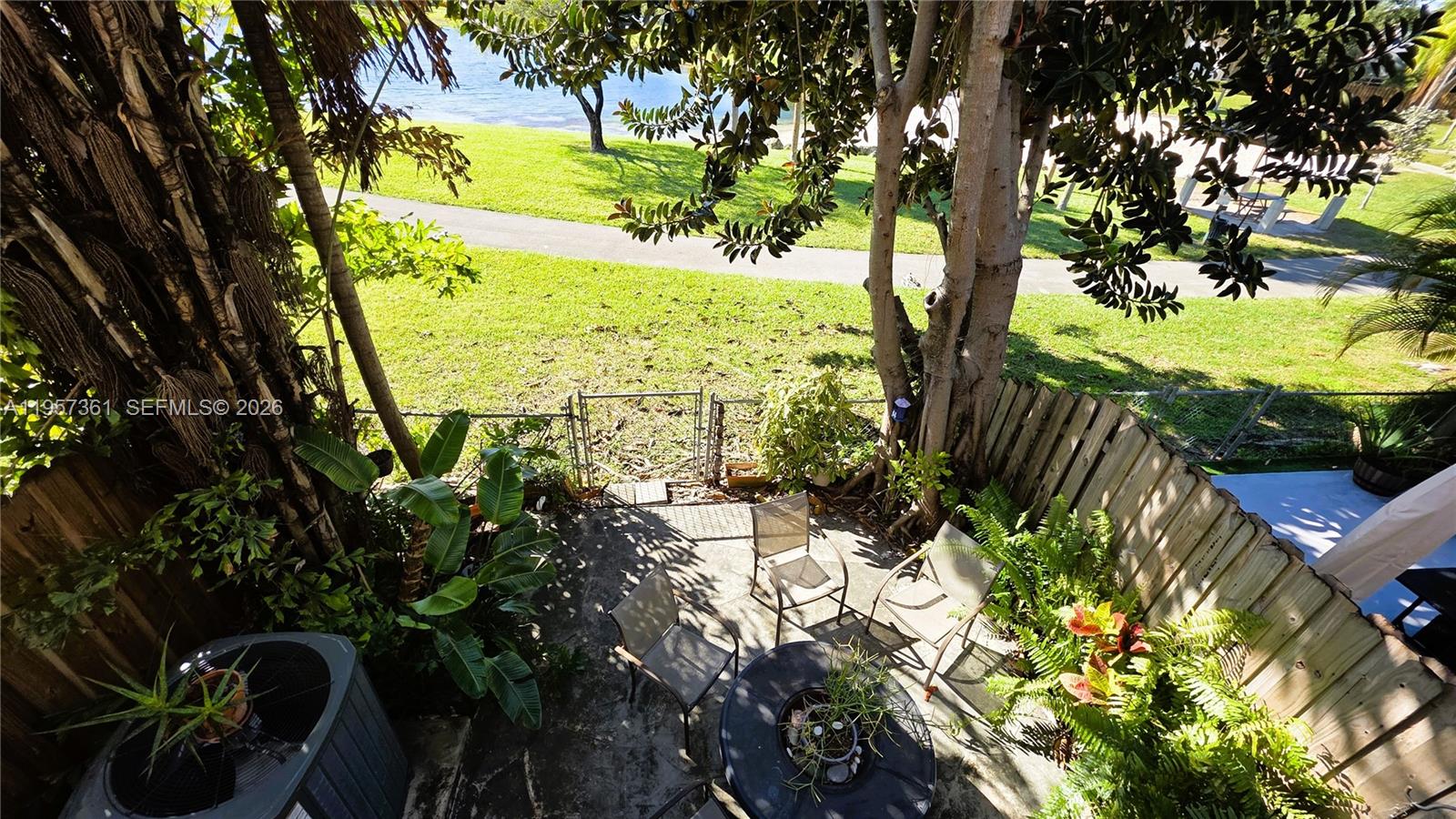 VILLAS AT THE HAMMOCKS CO - Residential