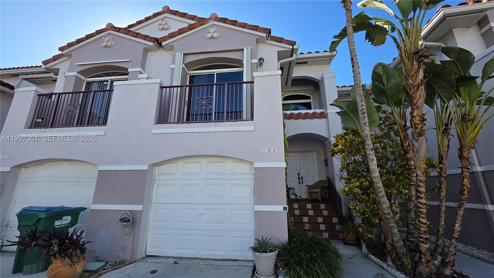 VILLAS AT THE HAMMOCKS CO - Residential