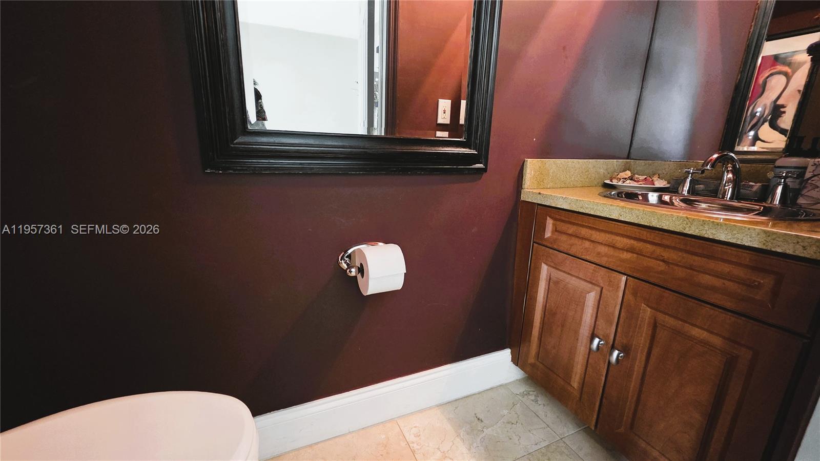 VILLAS AT THE HAMMOCKS CO - Residential