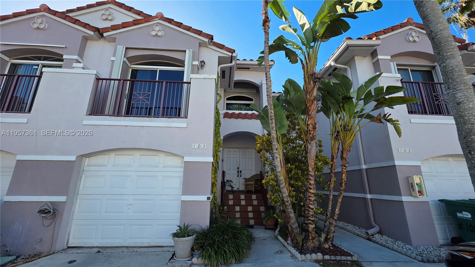 VILLAS AT THE HAMMOCKS CO - Residential