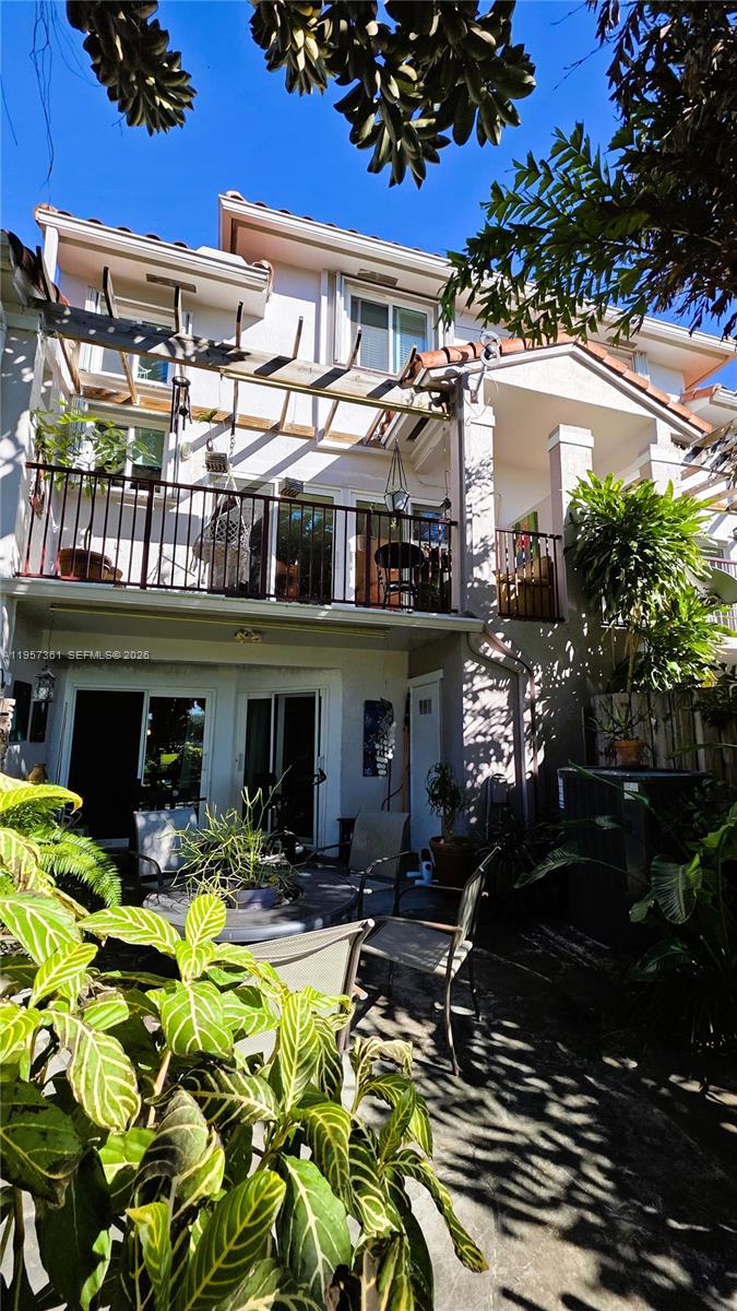 VILLAS AT THE HAMMOCKS CO - Residential