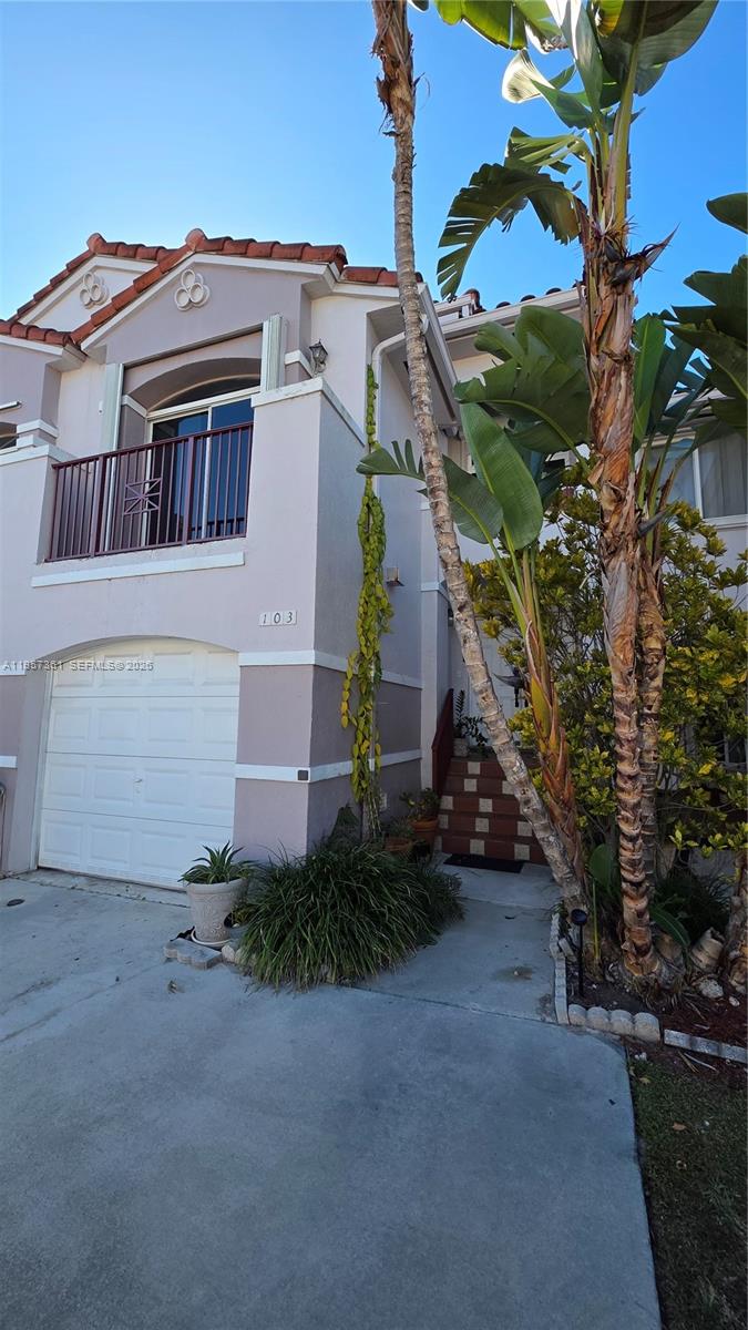 VILLAS AT THE HAMMOCKS CO - Residential