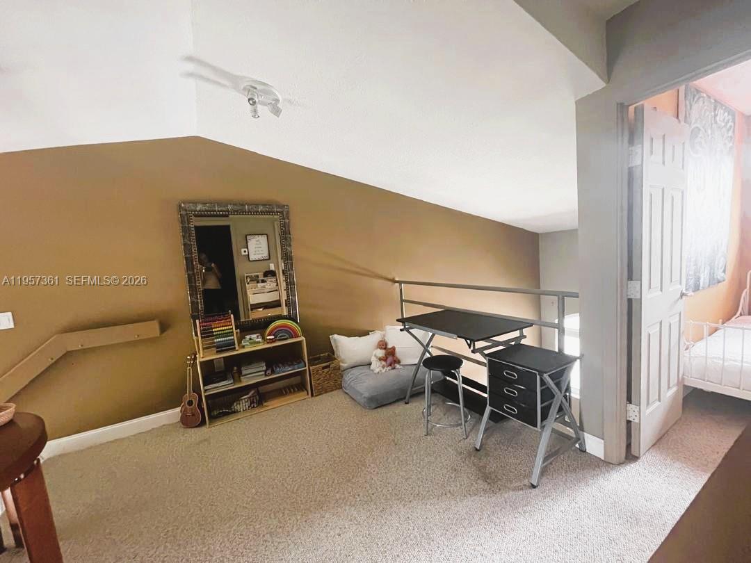 VILLAS AT THE HAMMOCKS CO - Residential