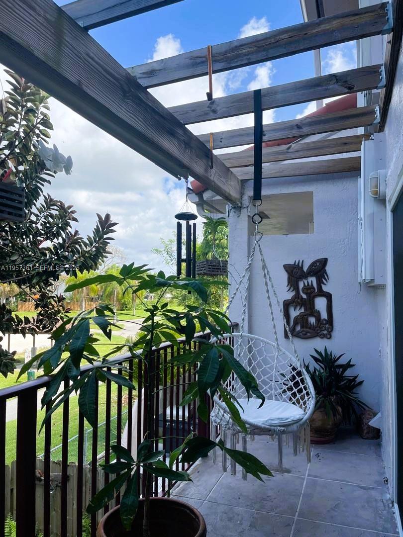 VILLAS AT THE HAMMOCKS CO - Residential