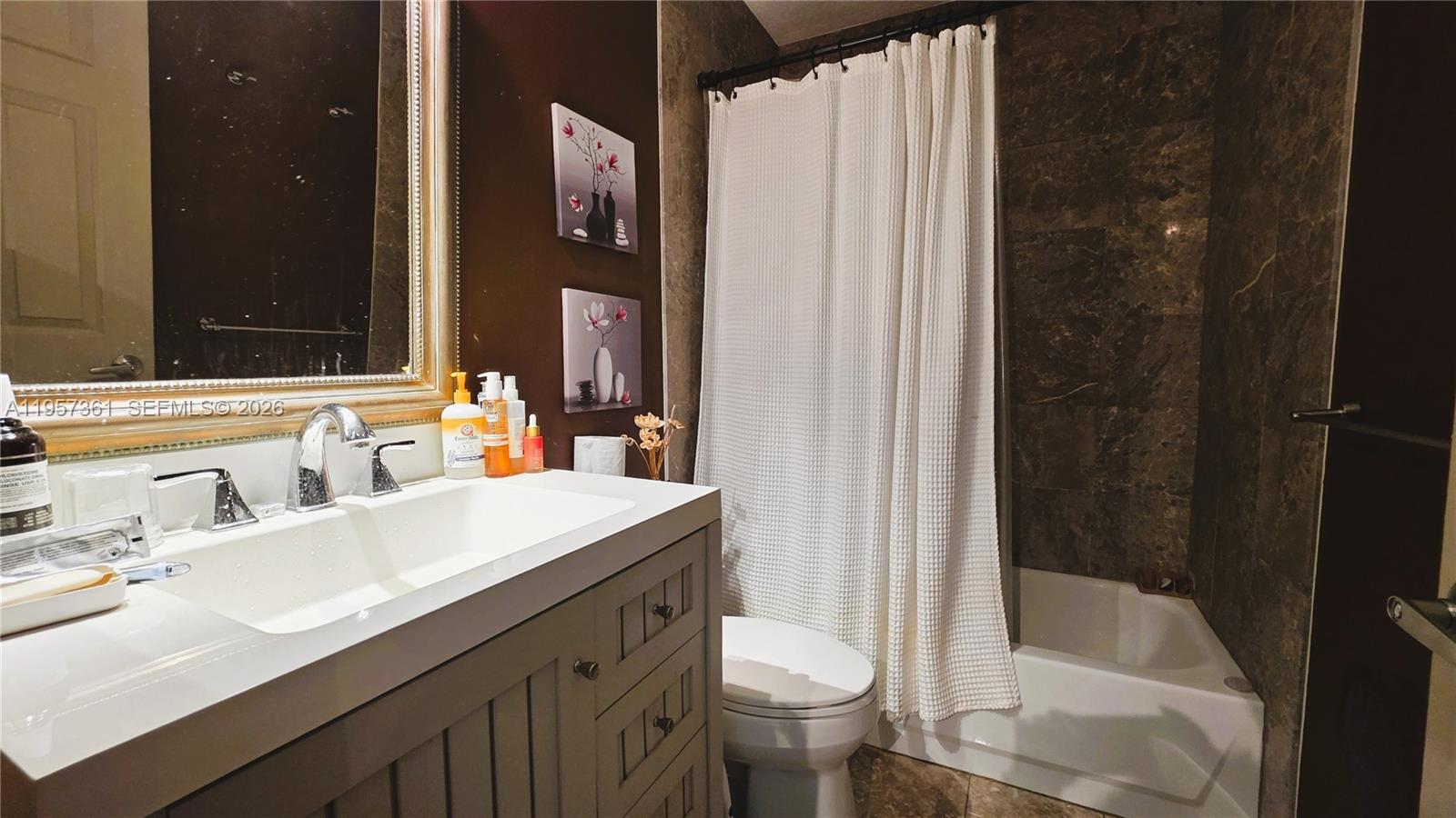 VILLAS AT THE HAMMOCKS CO - Residential